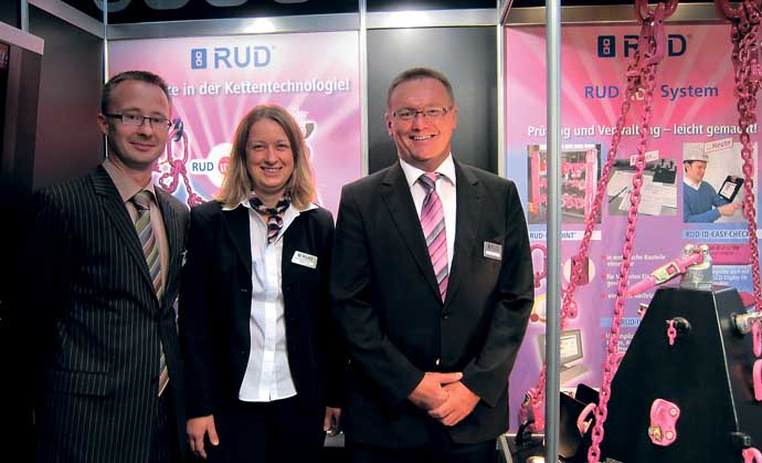 Сотрудники компании RUD на стенде, EMO, Ганновер, 2011 г.