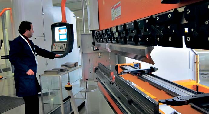 Система управления вырезкой на участке гильотинного раскроя листового проката от компании &laquo;Технос&raquo;