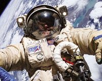 Разработка НПП "Звезда" гарантирует космонавтам возвращение из открытого космоса