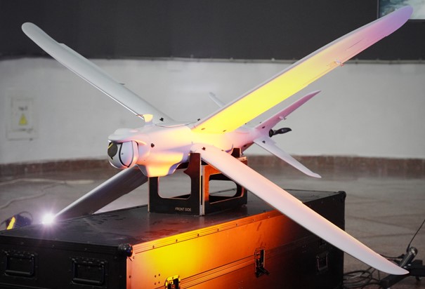 Кіту Келлогу показали зразки БПЛА українського виробництва